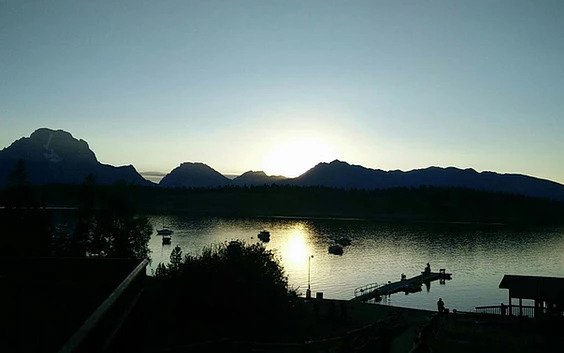 A sunrise photo of the grand tetons